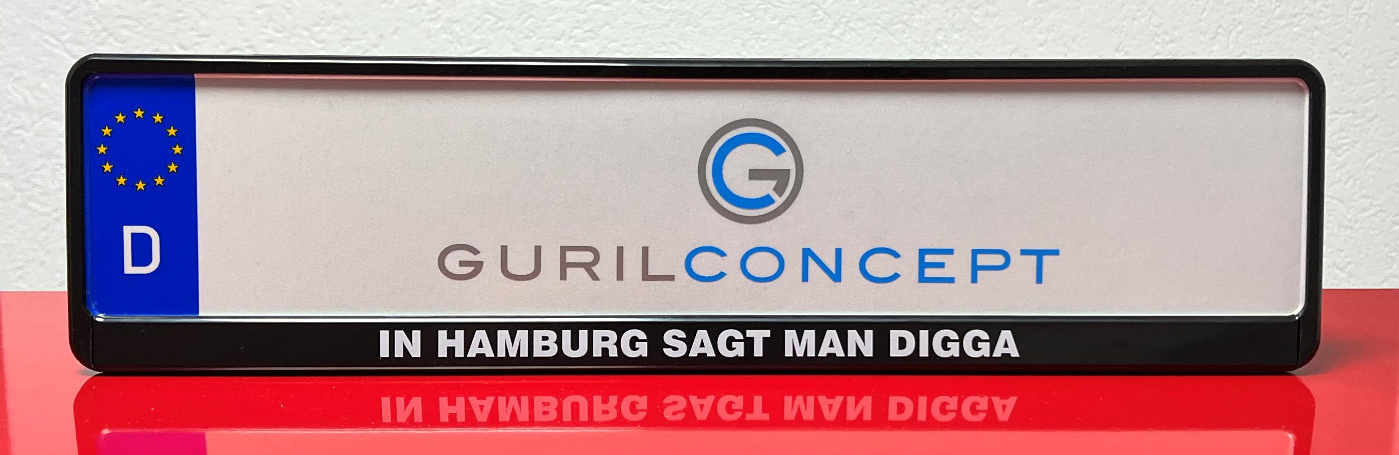 In Hamburg sagt man Digga - personalisierter Kennzeichenhalter von GurilConcept Werbetechnik